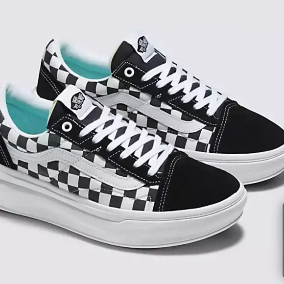 Vans Men’s Old Skool Over
Checkerboard Black/Checker
VN0A7Q5E95Y
Sneakers - Picture 4 of 16